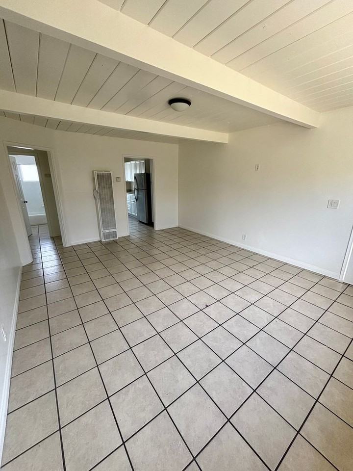 3260 1/2 Greely Ave - Photo 2 of 16