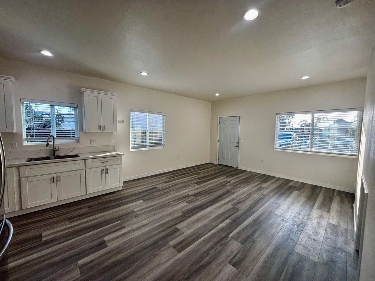 3021 46th St - Photo 5 of 13