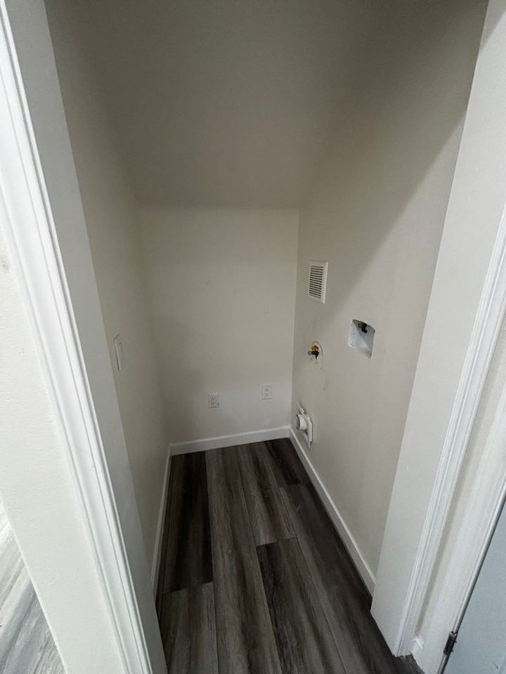 3021 46th St - Photo 6 of 13