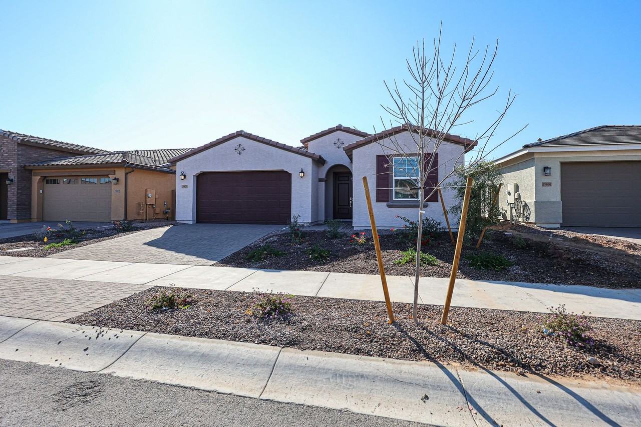 15875 W Kendall St - Photo 4 of 44