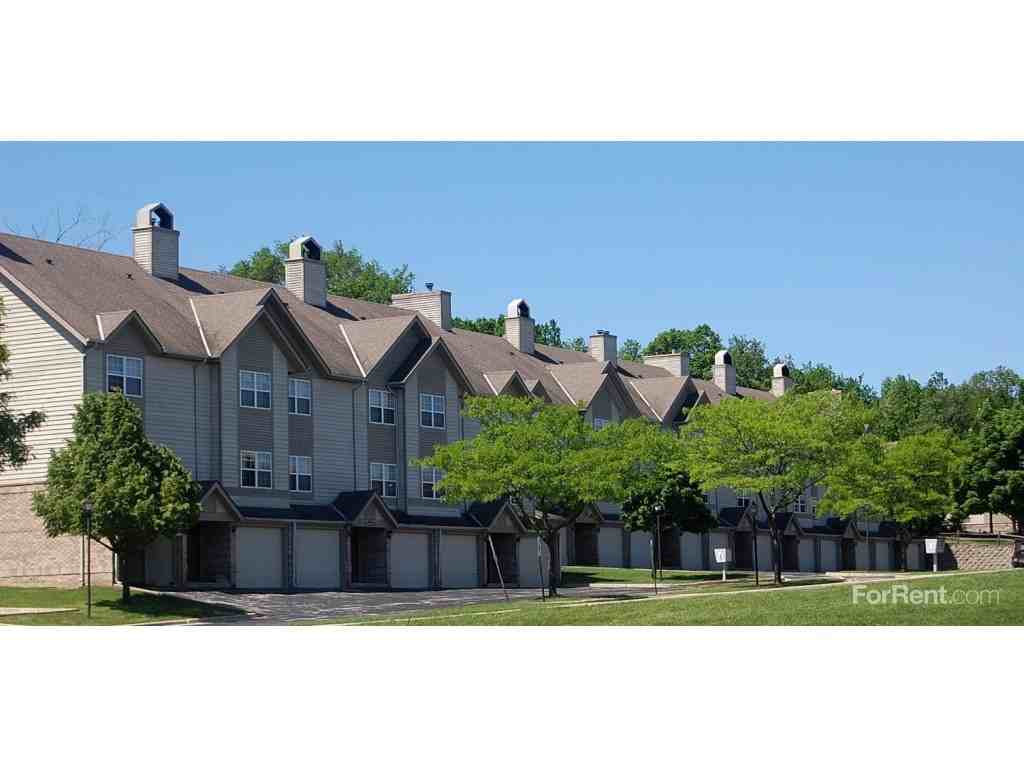 Hunters Ridge Apartments N34W23140 Circle Ridge Rd, Pewaukee, WI