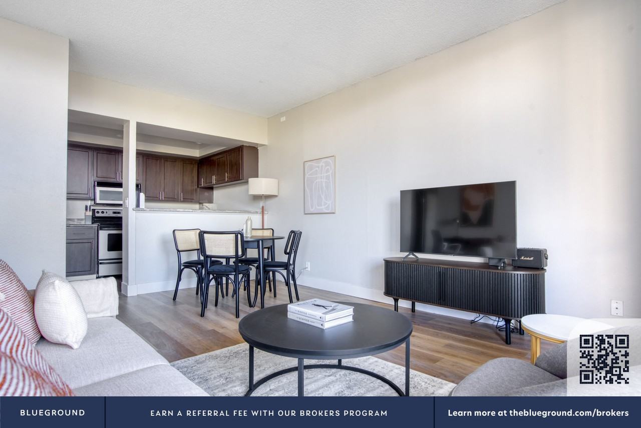 501 Forest Avenue - Photo 4 of 36