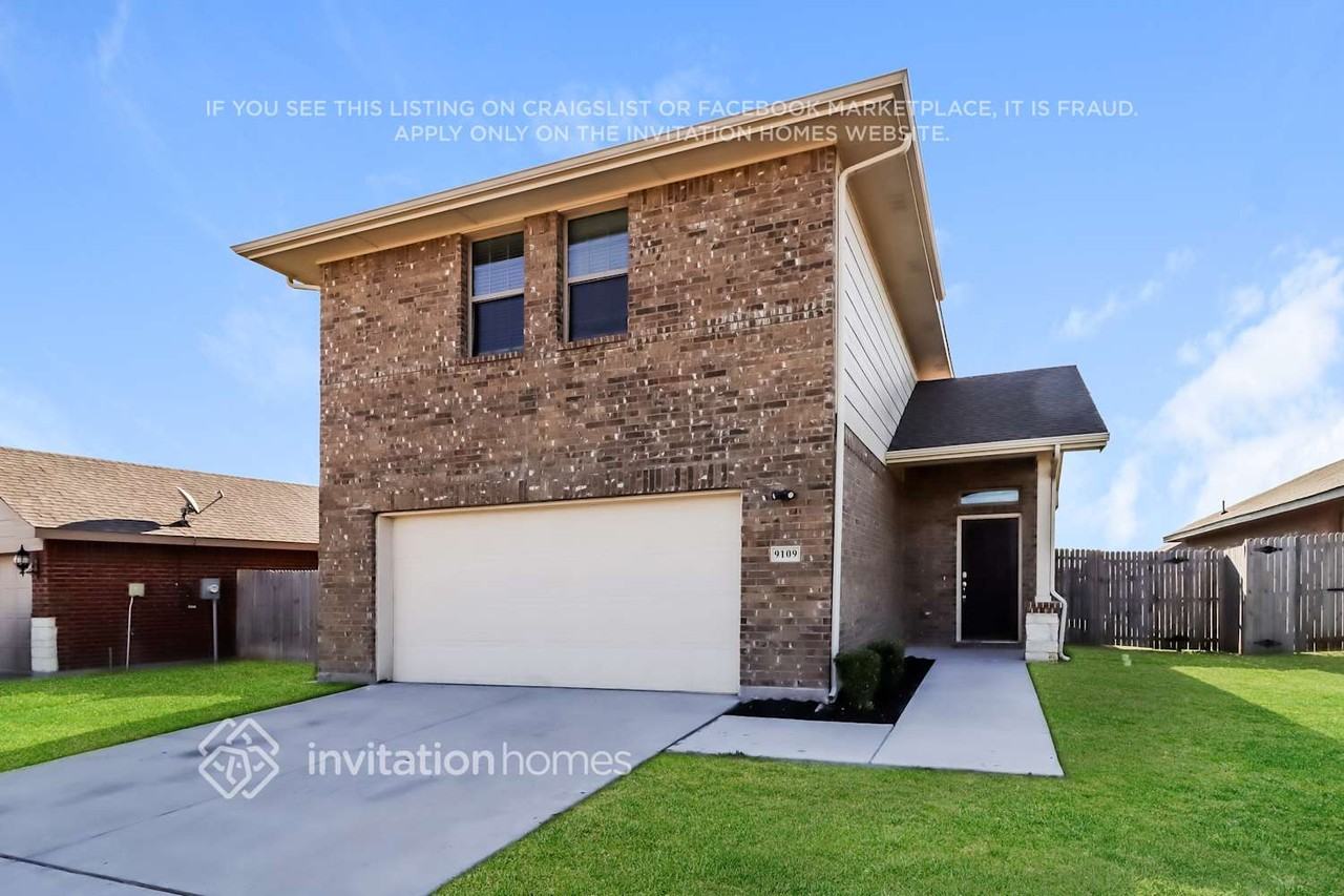 9109 Curacao Dr - Photo 2 of 15