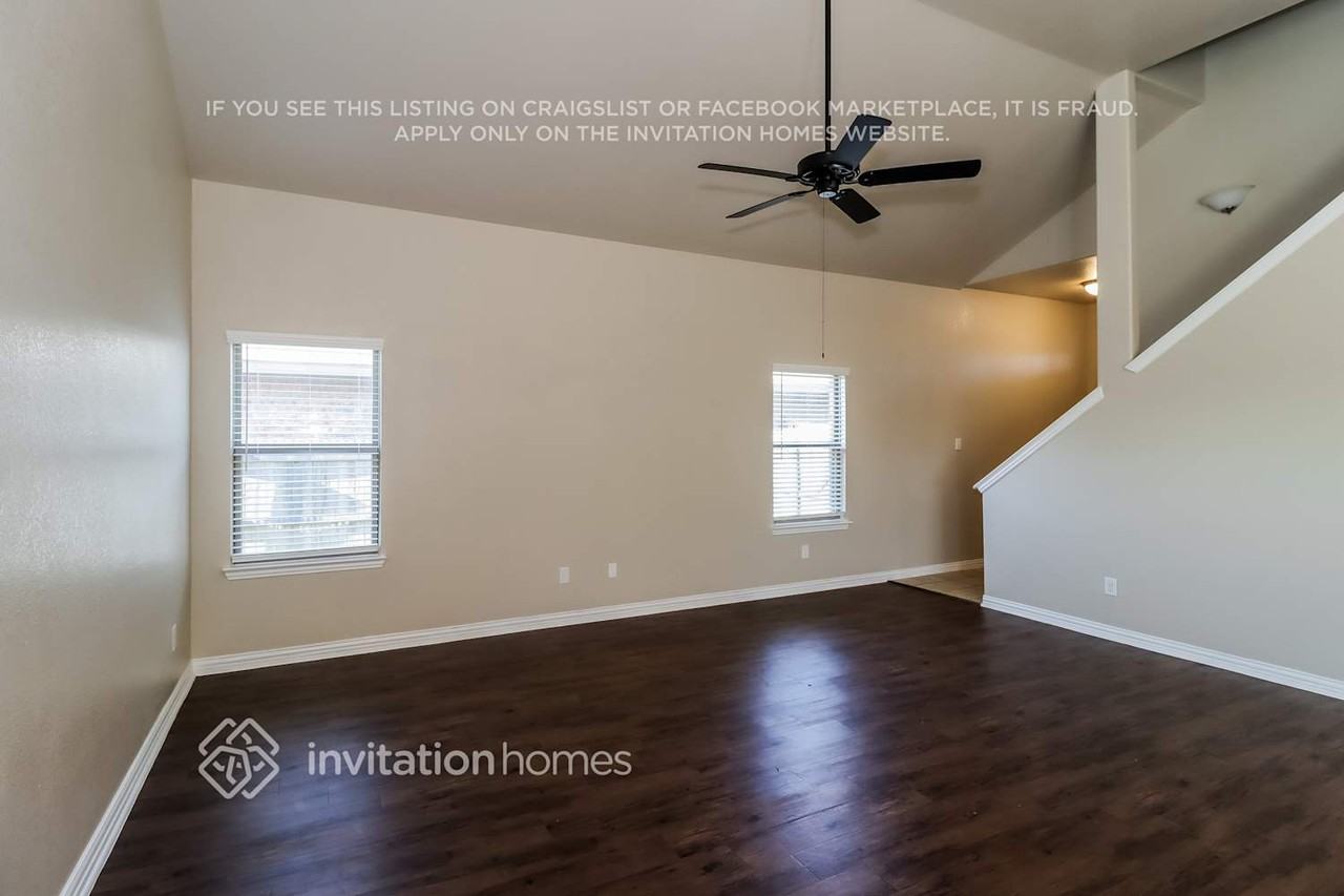 9109 Curacao Dr - Photo 3 of 15