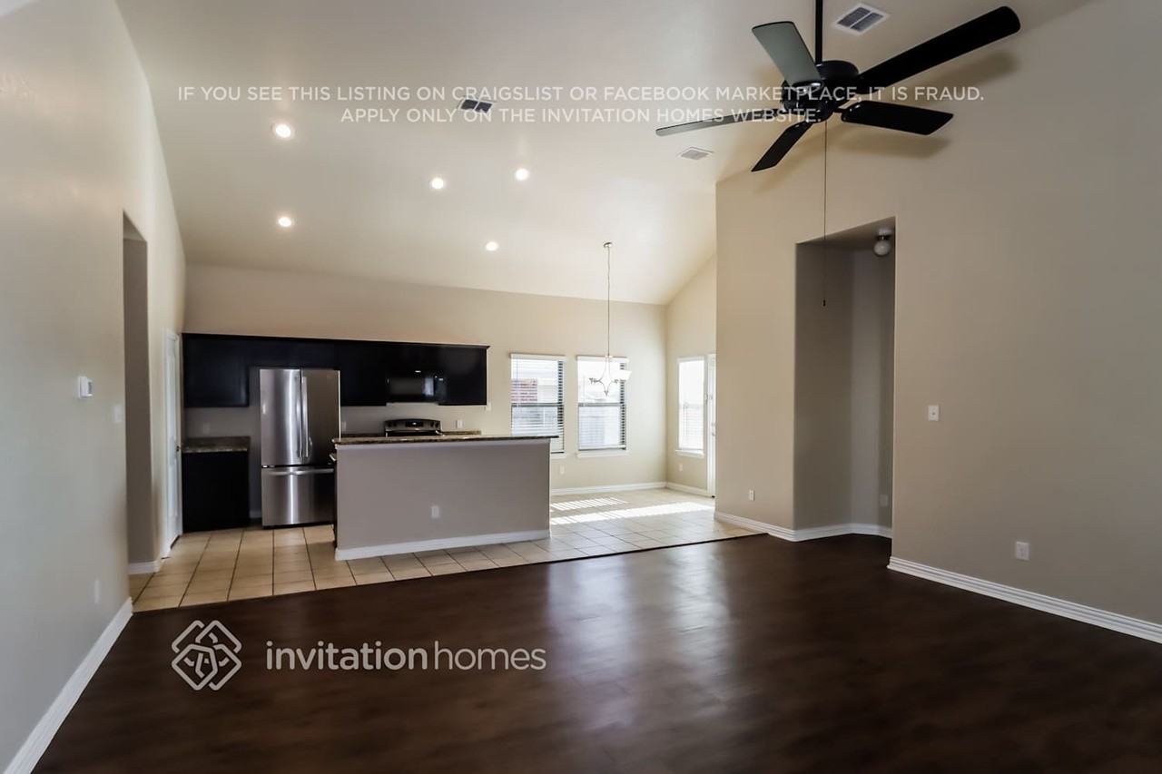 9109 Curacao Dr - Photo 4 of 15