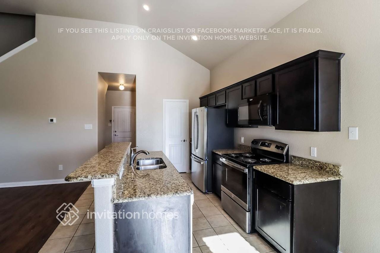 9109 Curacao Dr - Photo 5 of 15