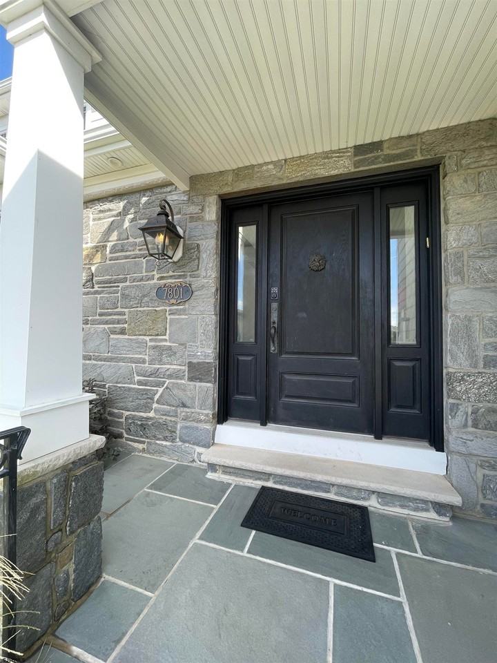 7801 Bayshore Dr - Photo 3 of 50