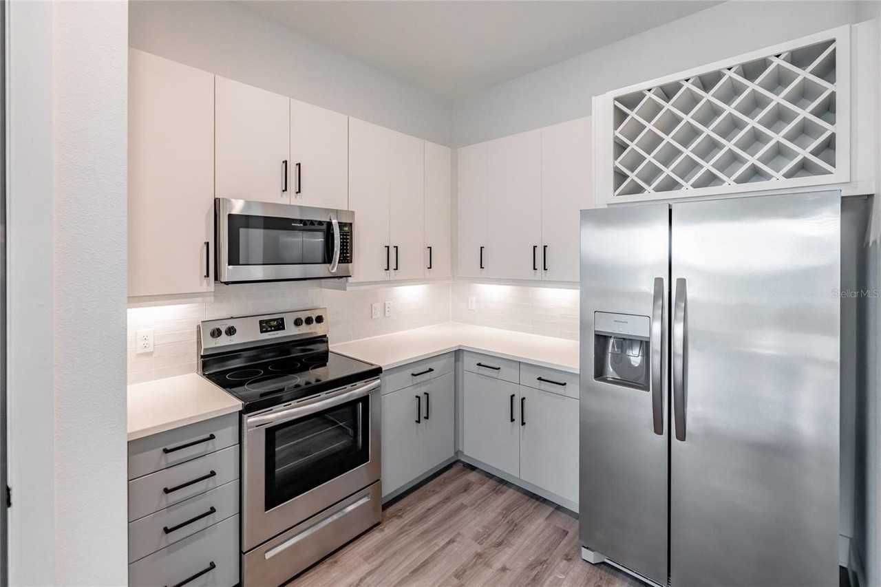 1420 Lakefront Dr #2306 - Photo 4 of 33