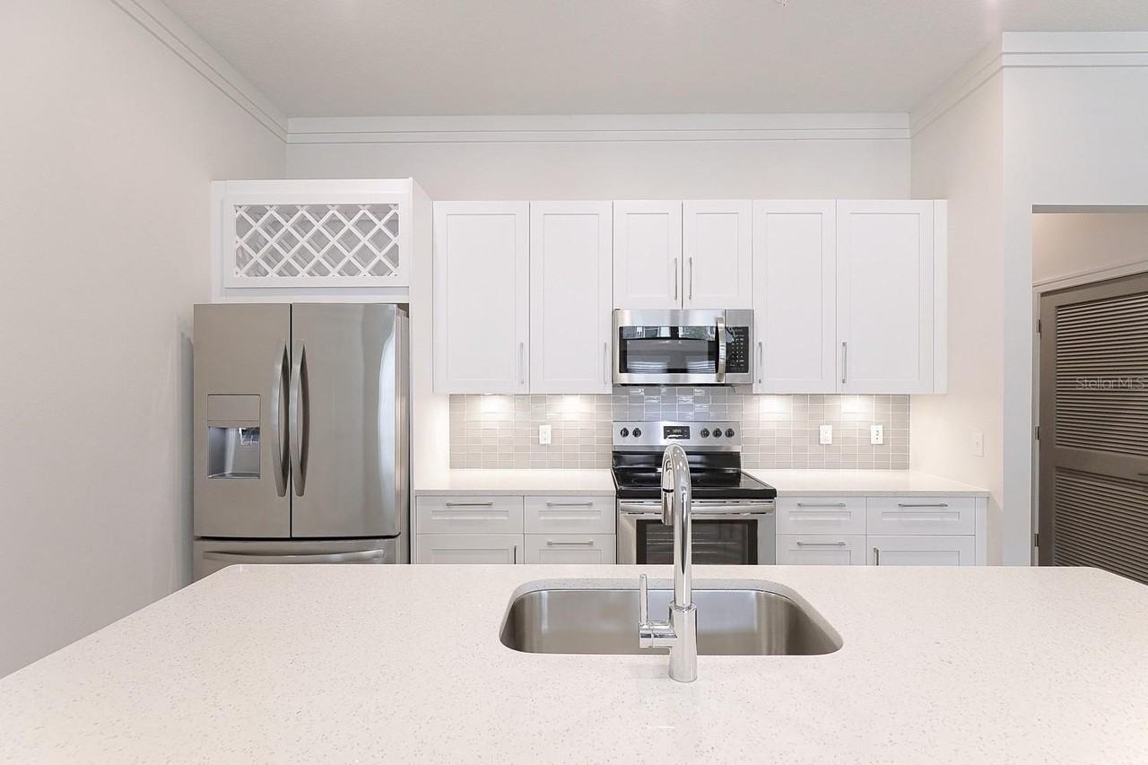 1420 Lakefront Dr - Photo 3 of 43