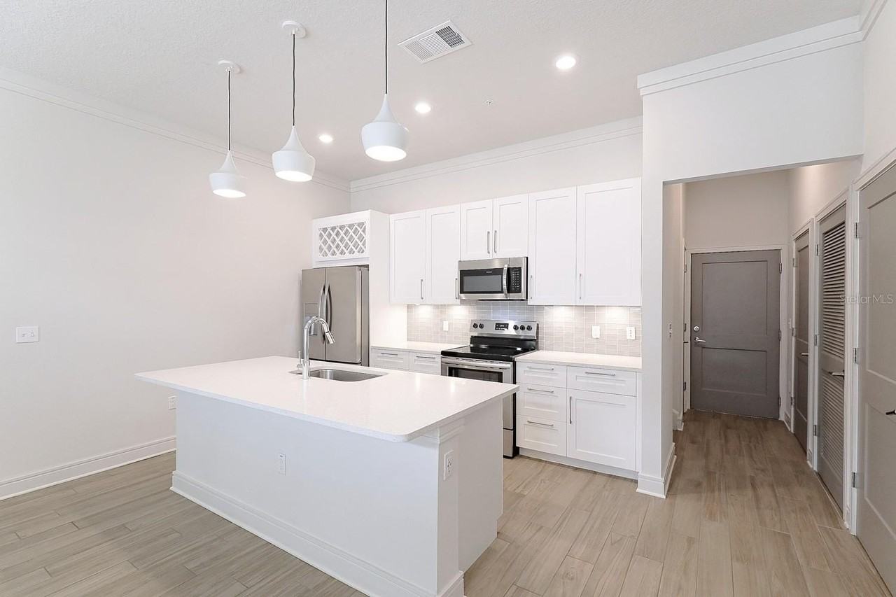 1420 Lakefront Dr - Photo 4 of 43