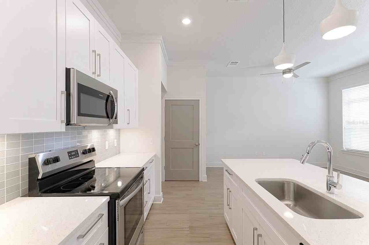 1420 Lakefront Dr - Photo 6 of 43