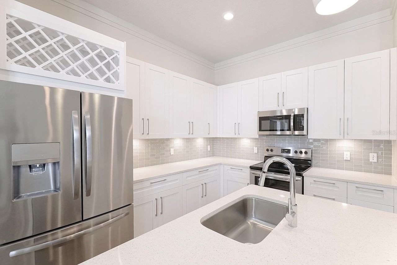 1420 Lakefront Dr - Photo 3 of 45