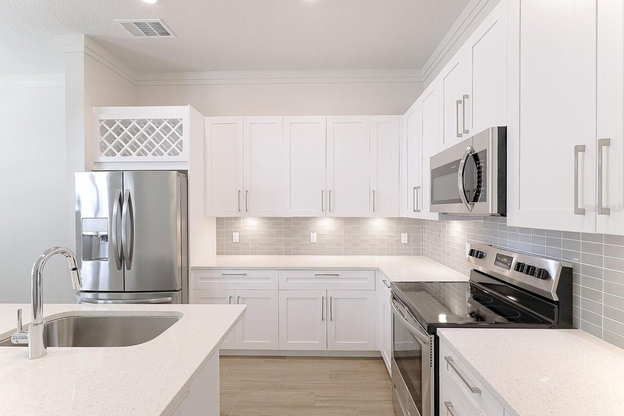 1420 Lakefront Dr - Photo 4 of 45