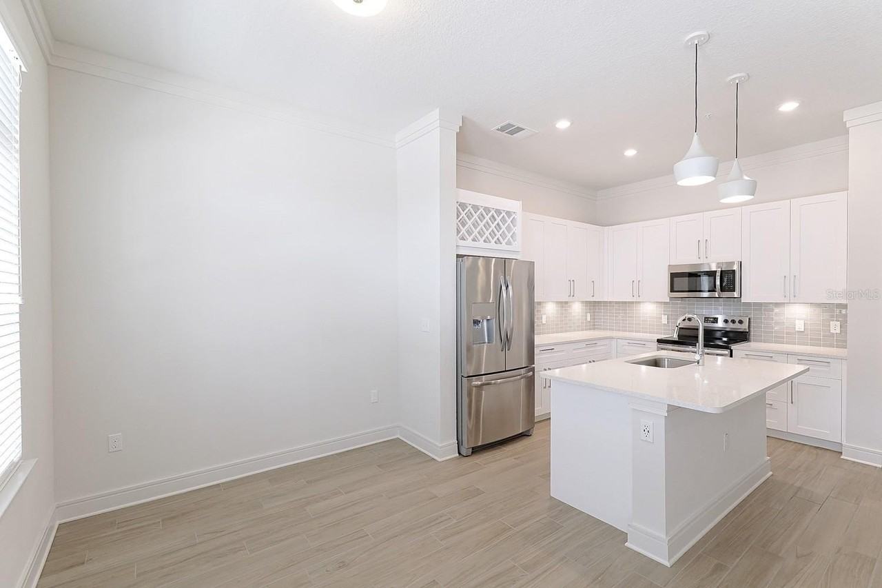 1420 Lakefront Dr - Photo 5 of 45