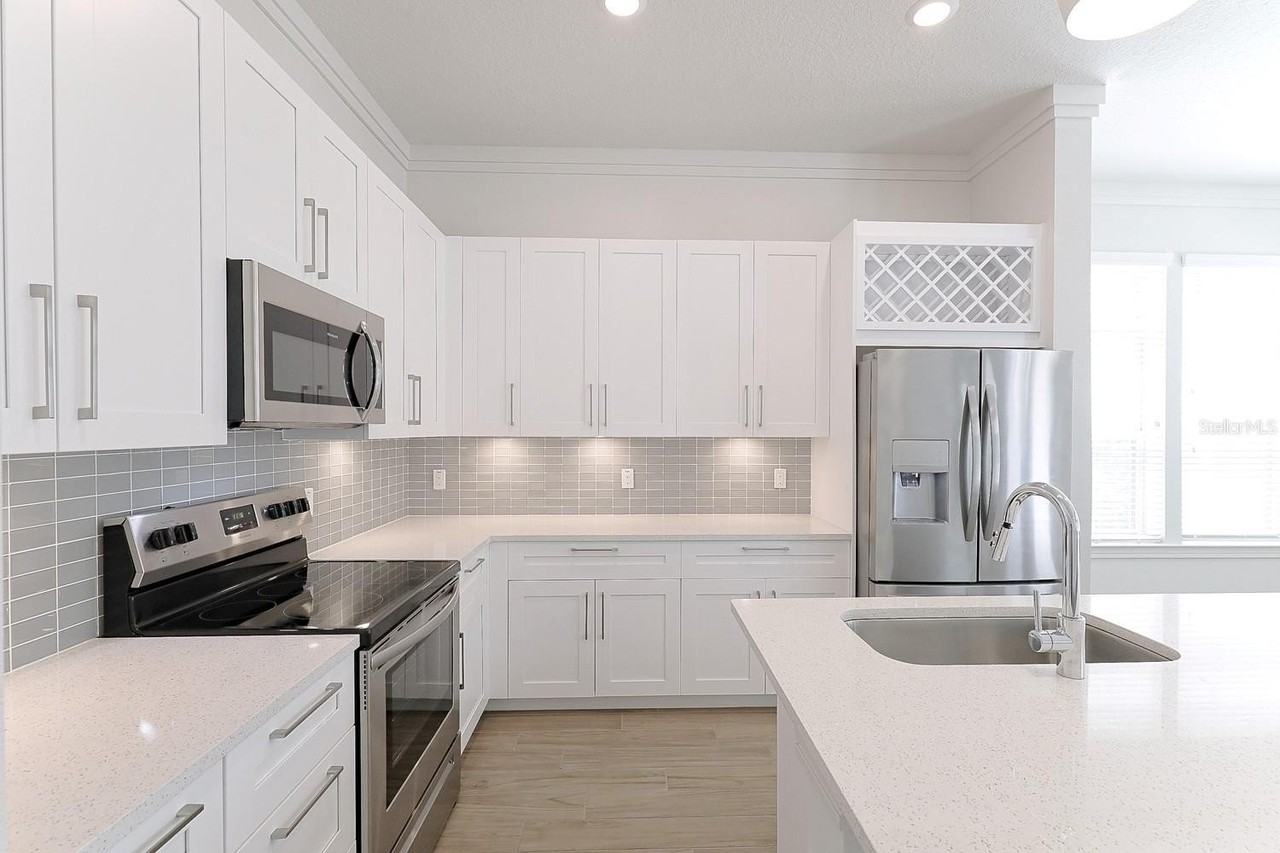 1420 Lakefront Dr - Photo 3 of 47