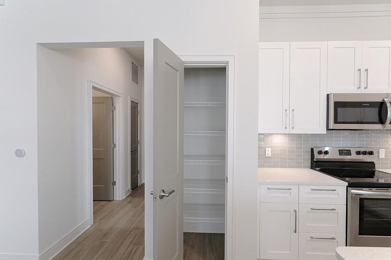 1420 Lakefront Dr - Photo 4 of 47