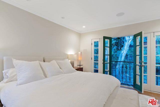 1643 Queens Rd - Photo 2 of 8