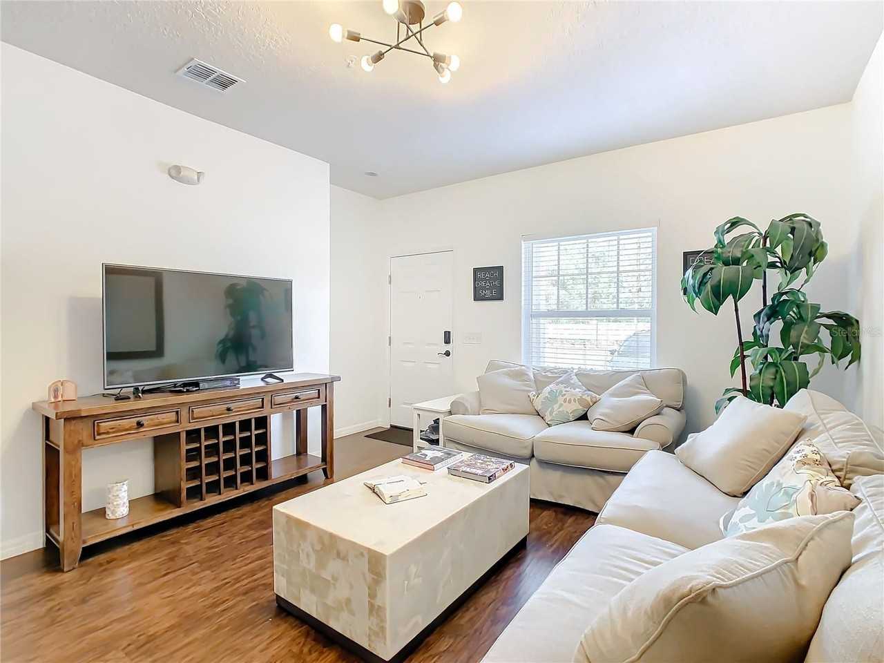 5362 Diplomat Ct - Photo 6 of 30