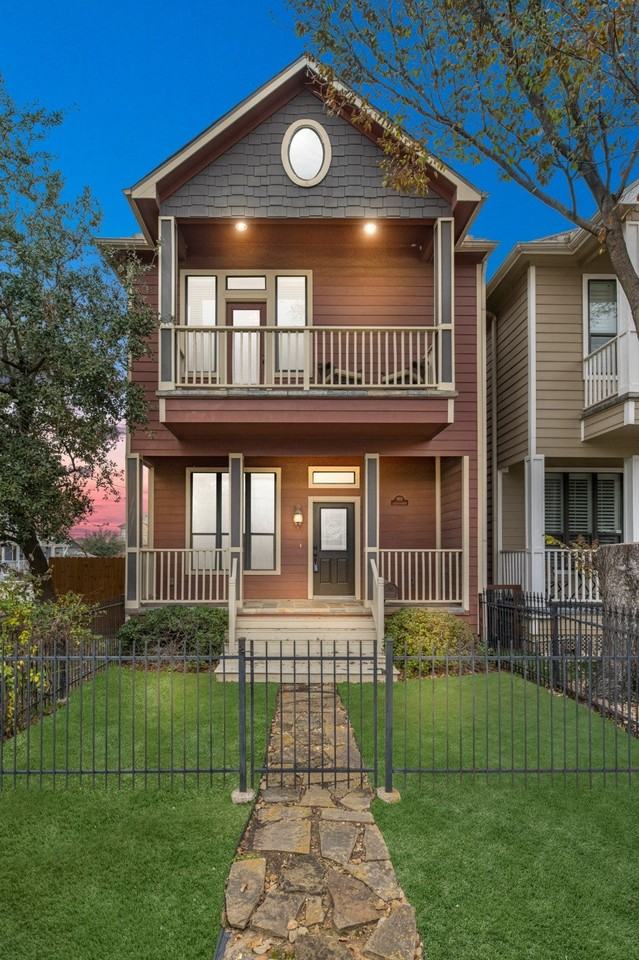 901 Alexander St - Photo 2 of 27