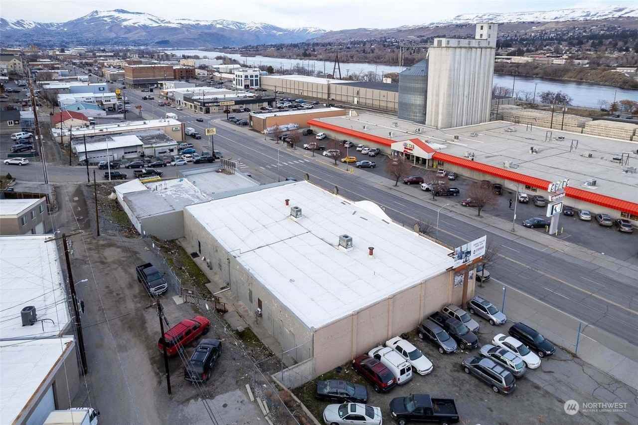 736 S Wenatchee Ave - Photo 4 of 37