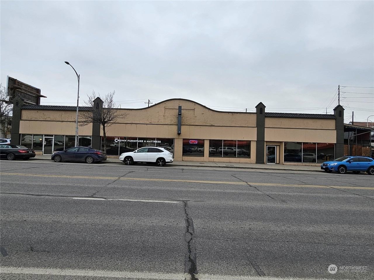 736 S Wenatchee Ave - Photo 5 of 37