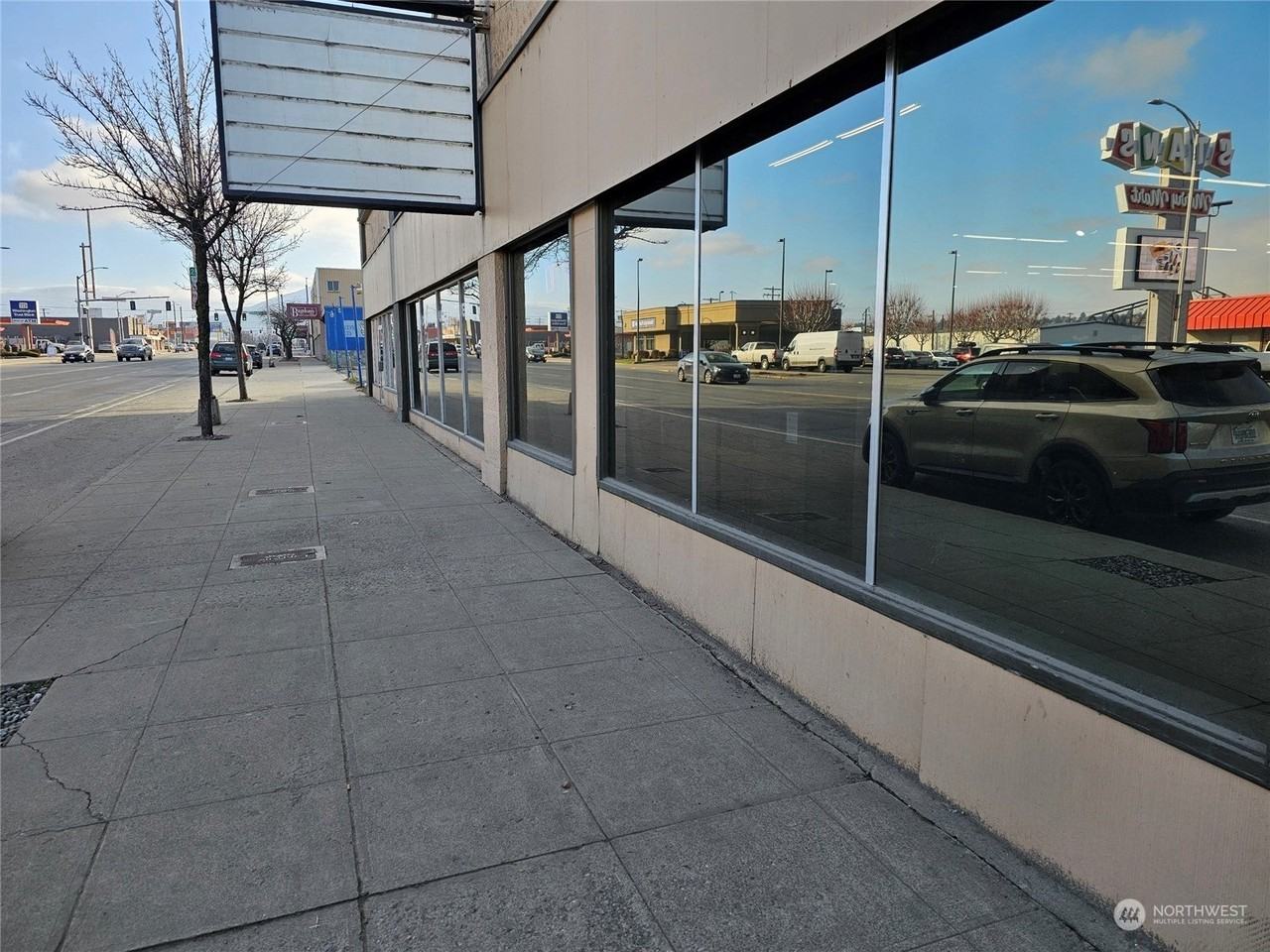 736 S Wenatchee Ave - Photo 6 of 37