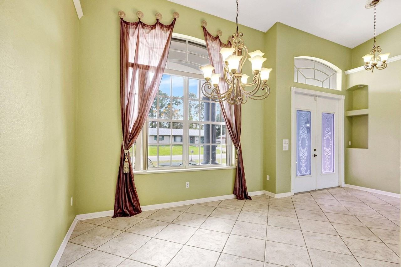 425 Se Evergreen Ter - Photo 5 of 45