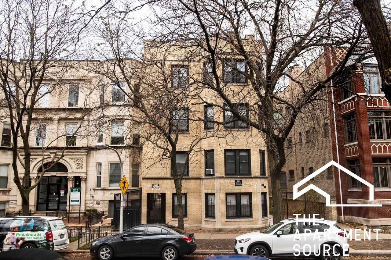 W Roscoe St #3N - Photo 7 of 8