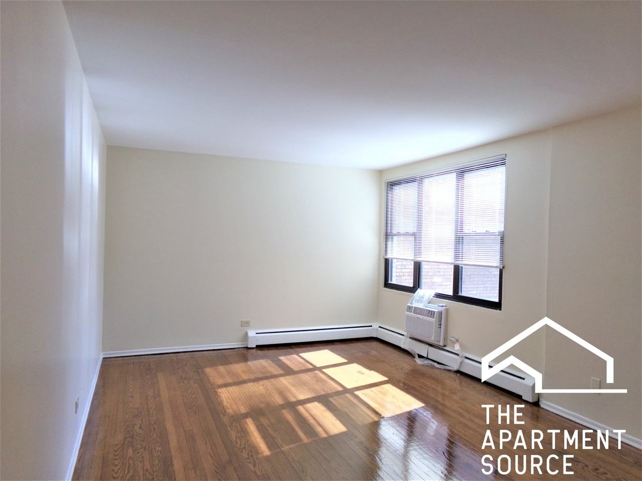 1644 W Sherwin Ave #2C - Photo 2 of 10