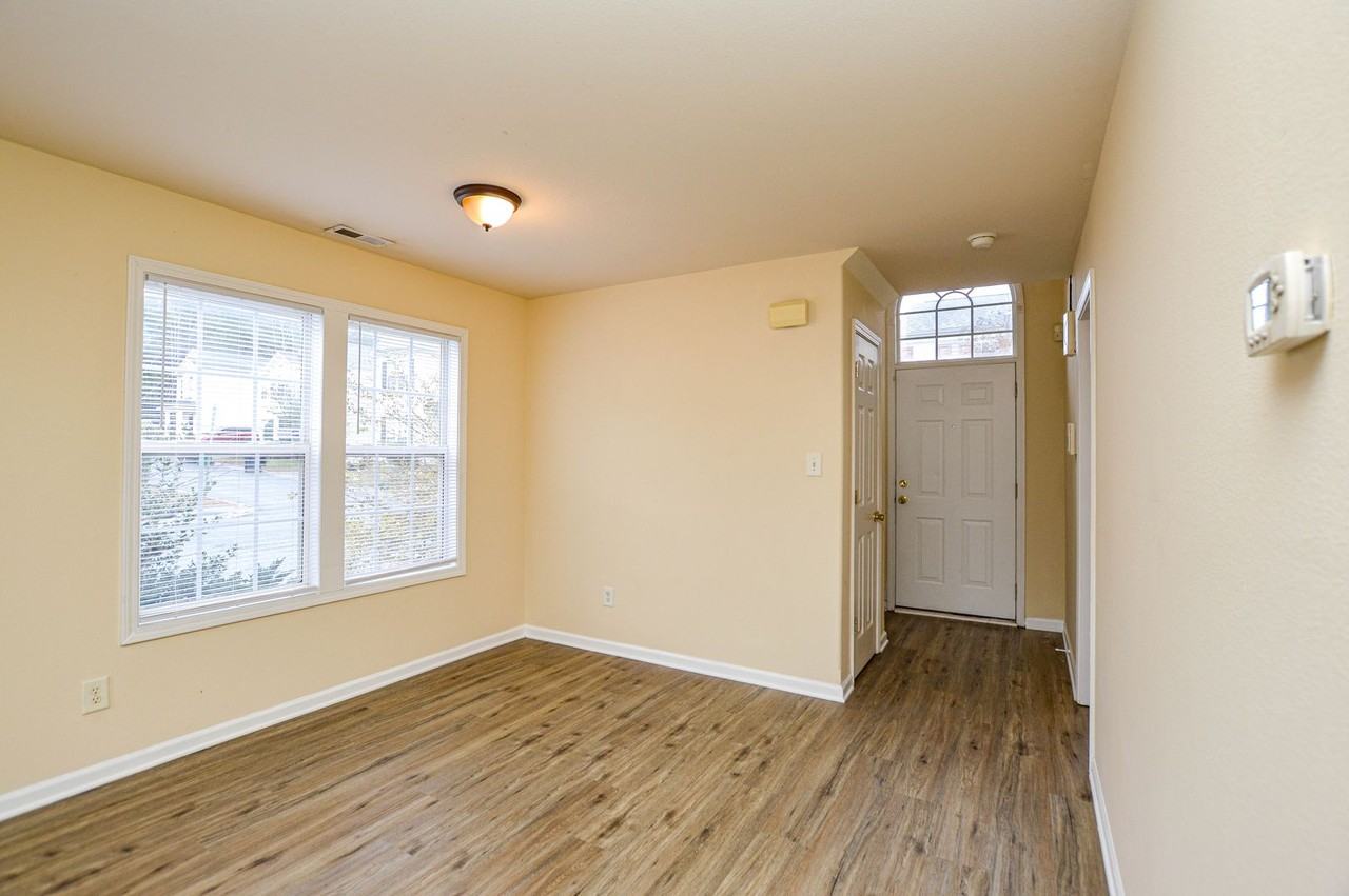 8415 Spirea Ct - Photo 3 of 31