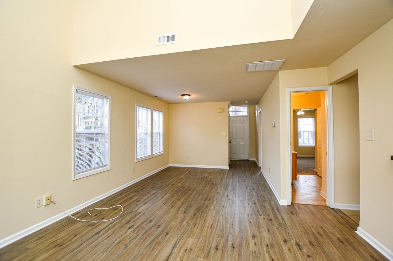 8415 Spirea Ct - Photo 6 of 31