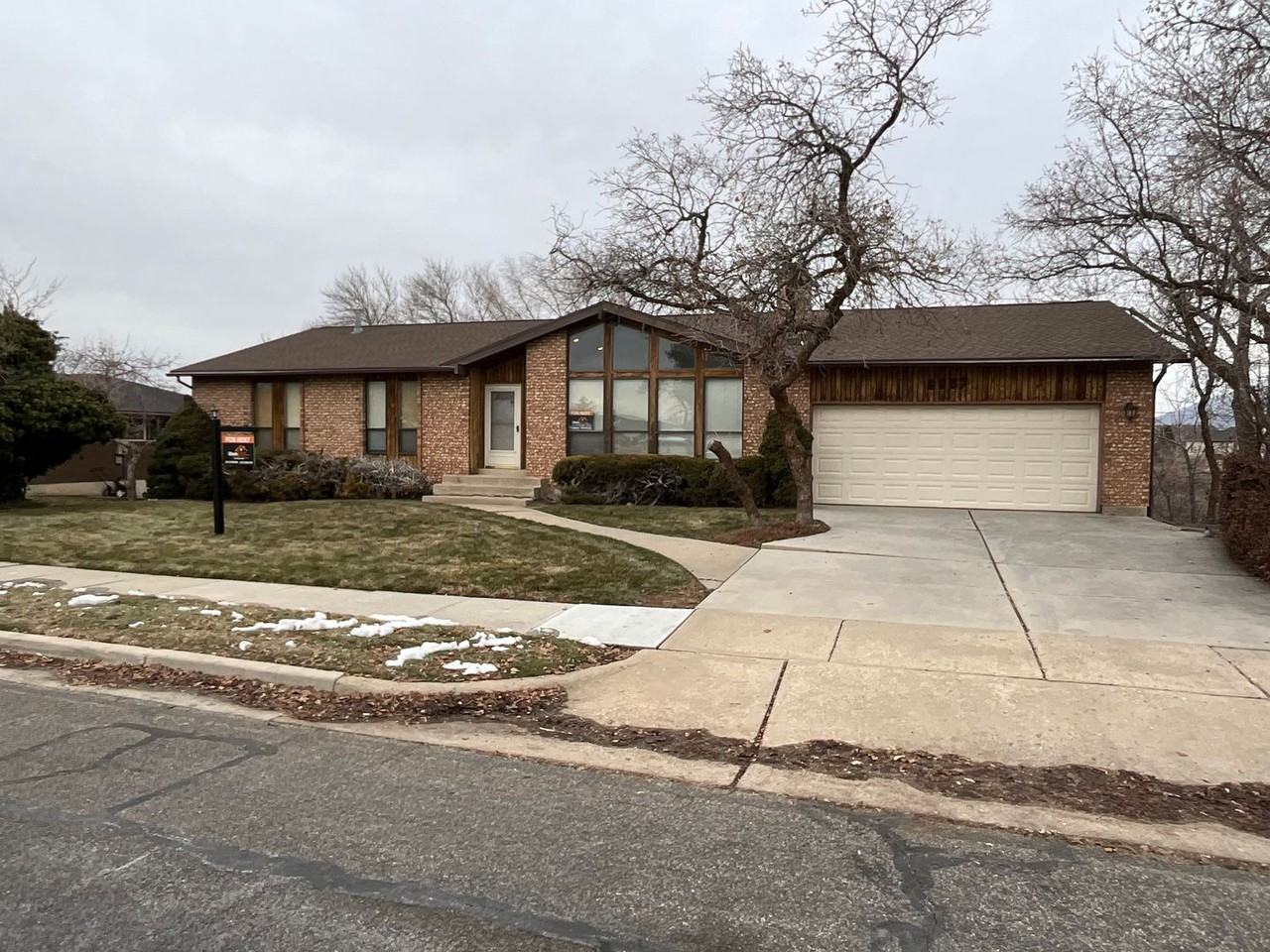 2657 Summerwood Dr - Photo 2 of 46