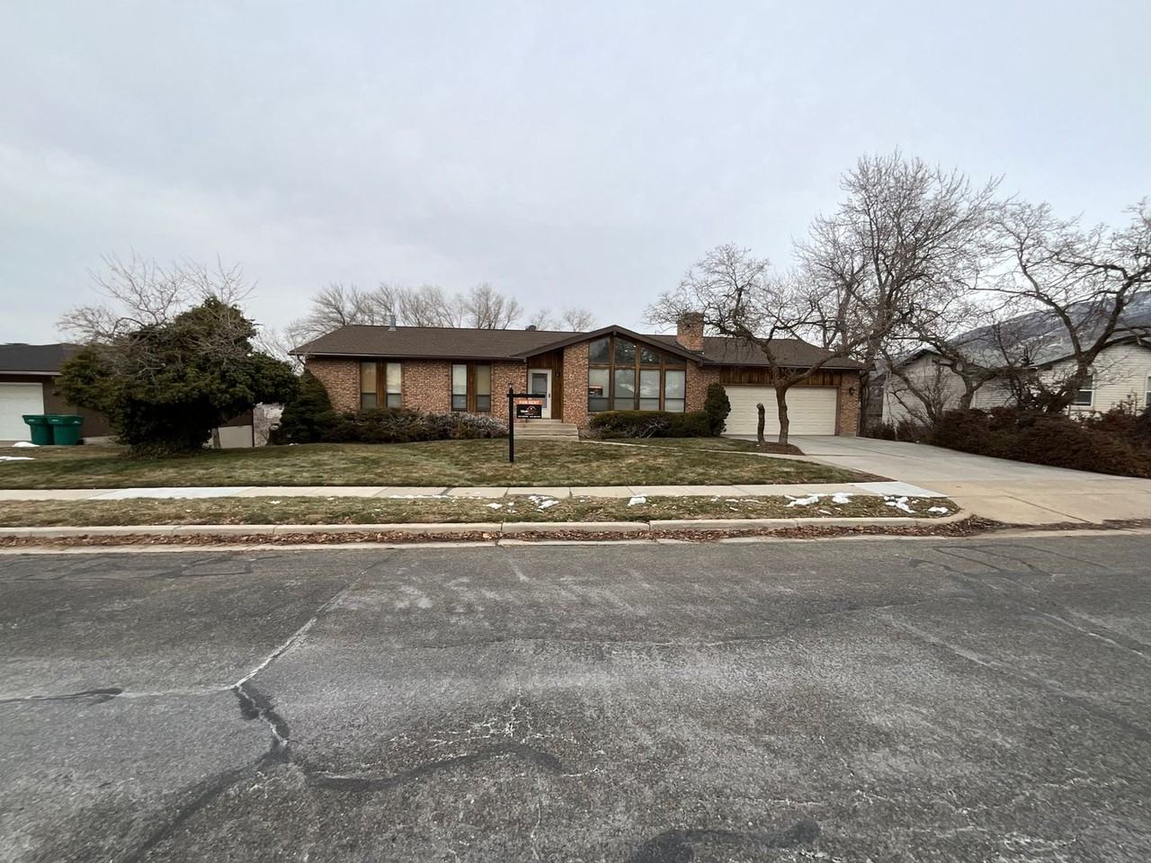 2657 Summerwood Dr - Photo 3 of 46