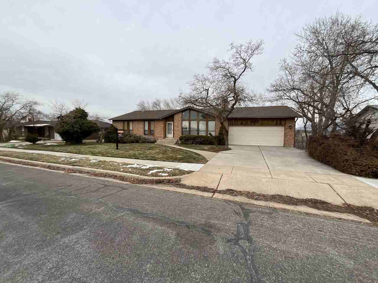 2657 Summerwood Dr - Photo 4 of 46