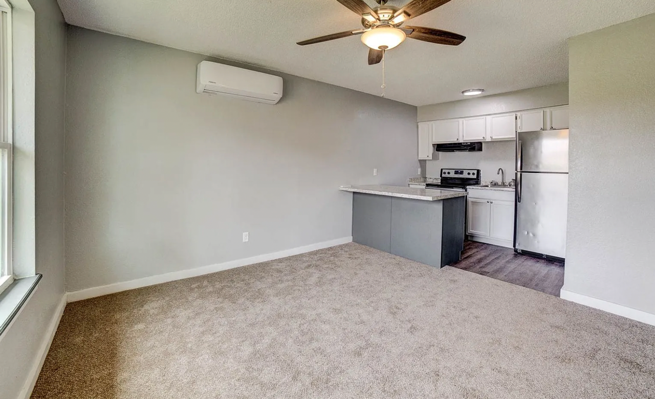 42 West Mike Avenue - Photo 2 of 10