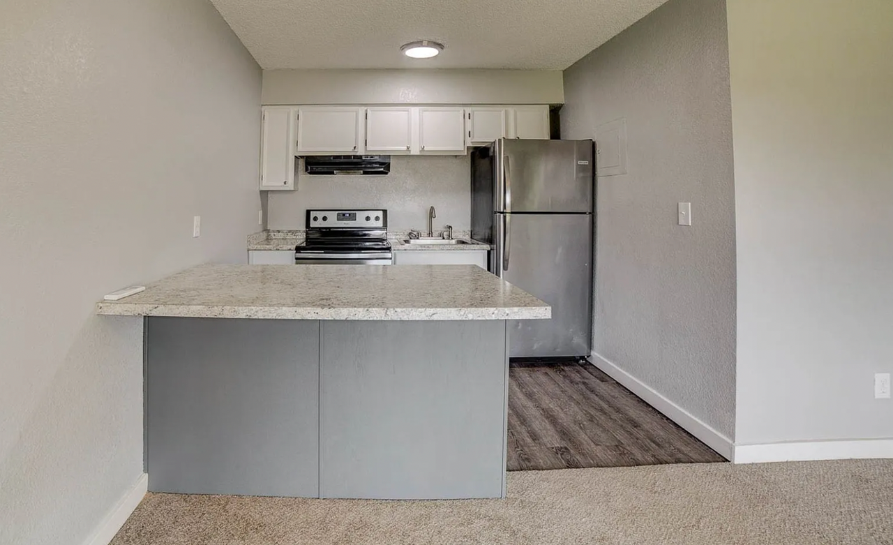 42 West Mike Avenue - Photo 3 of 10