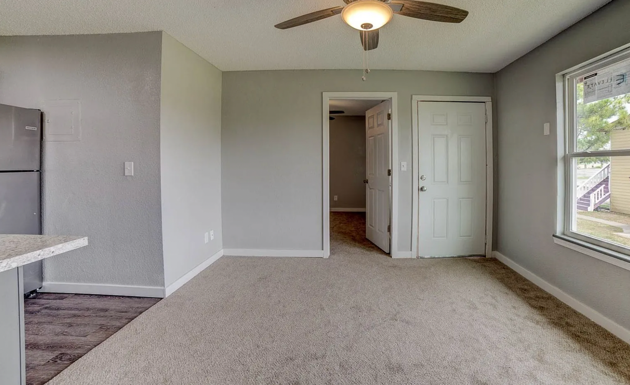 42 West Mike Avenue - Photo 5 of 10