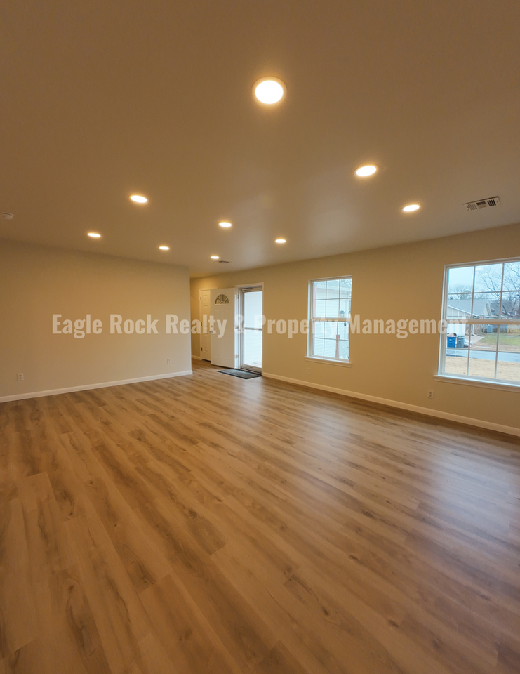 1369 E 67th St - Photo 4 of 50