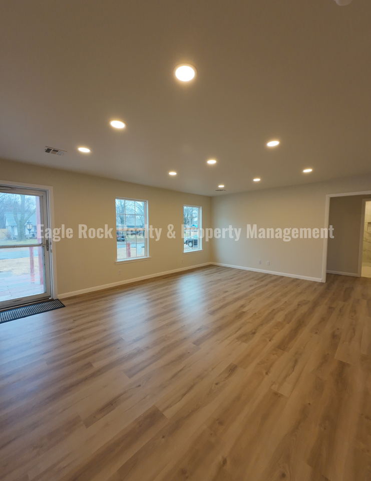 1369 E 67th St - Photo 5 of 50