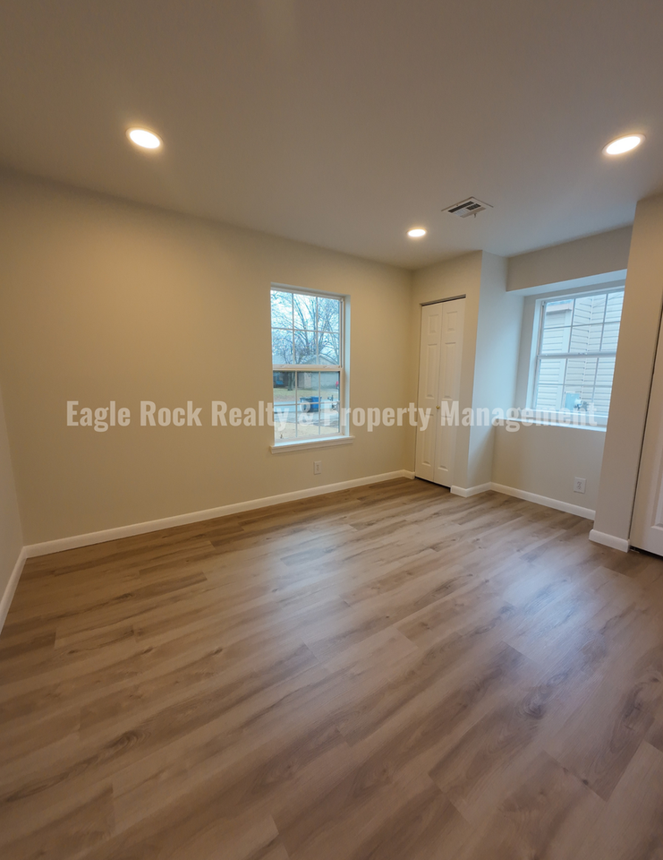 1369 E 67th St - Photo 6 of 50