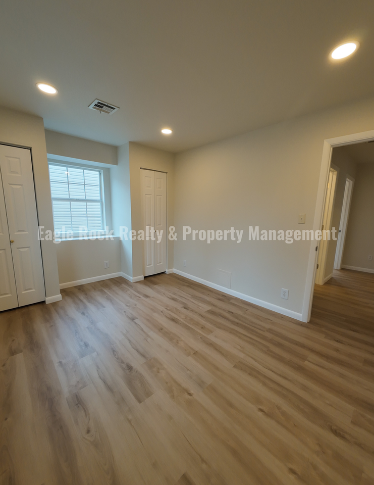 1369 E 67th St - Photo 7 of 50