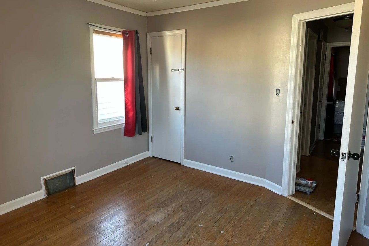 2521 S 33rd St - Photo 3 of 10