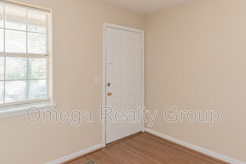 213 Ashley Dr - Photo 6 of 35