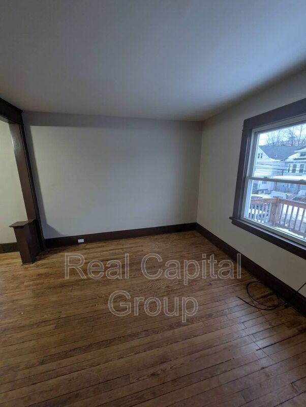 102 Macamley St #2ndFL - Photo 7 of 18