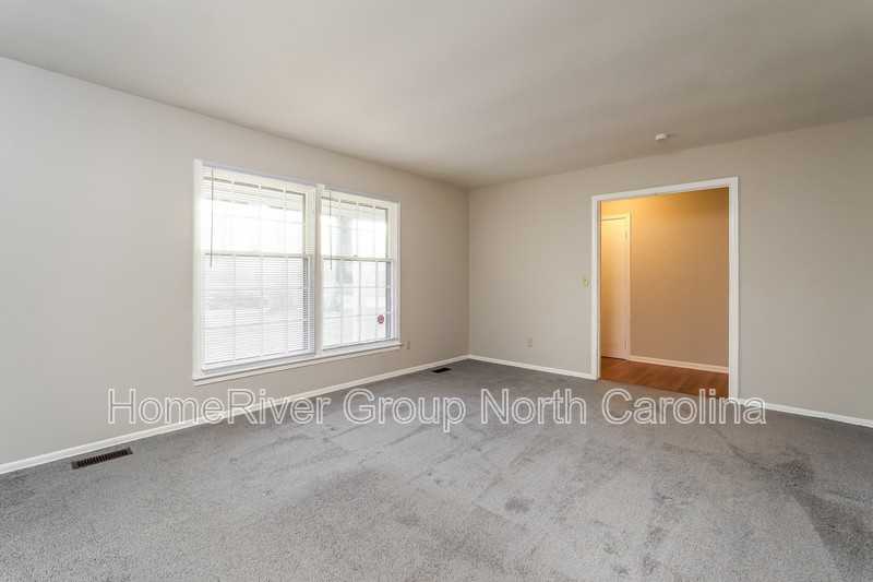 5403 Amberhill Dr - Photo 2 of 23