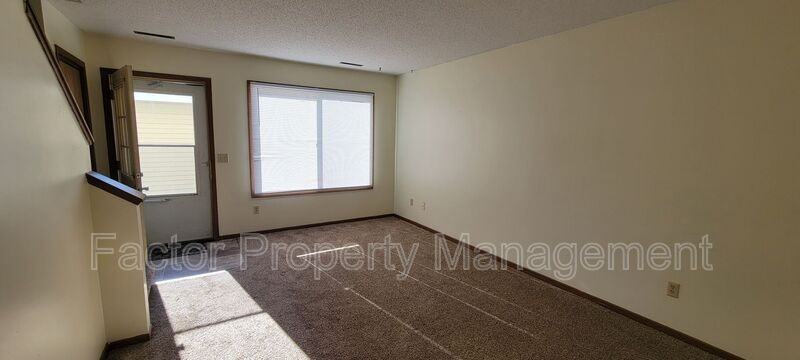 60 Meadowbrook Ct - Photo 2 of 21