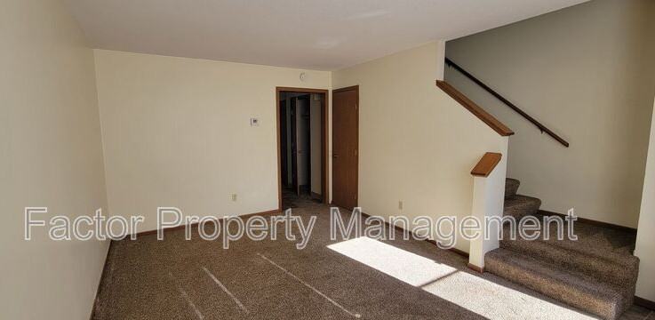 60 Meadowbrook Ct - Photo 3 of 21