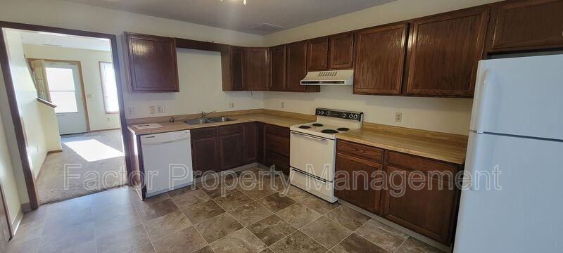 60 Meadowbrook Ct - Photo 4 of 21