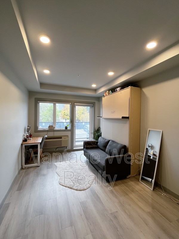 118 Dougall Rd N - Photo 2 of 6