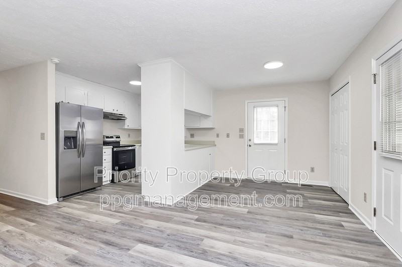 225 Pineland Avenue - Photo 7 of 34